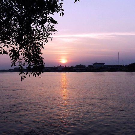Baan Siriporn Resort - โรงแรมบ้านศิริพร รีสอร์ท Samut Songkhram Dış mekan fotoğraf