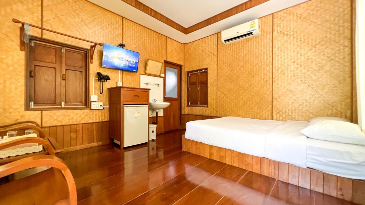 Baan Siriporn Resort - โรงแรมบ้านศิริพร รีสอร์ท Samut Songkhram Dış mekan fotoğraf