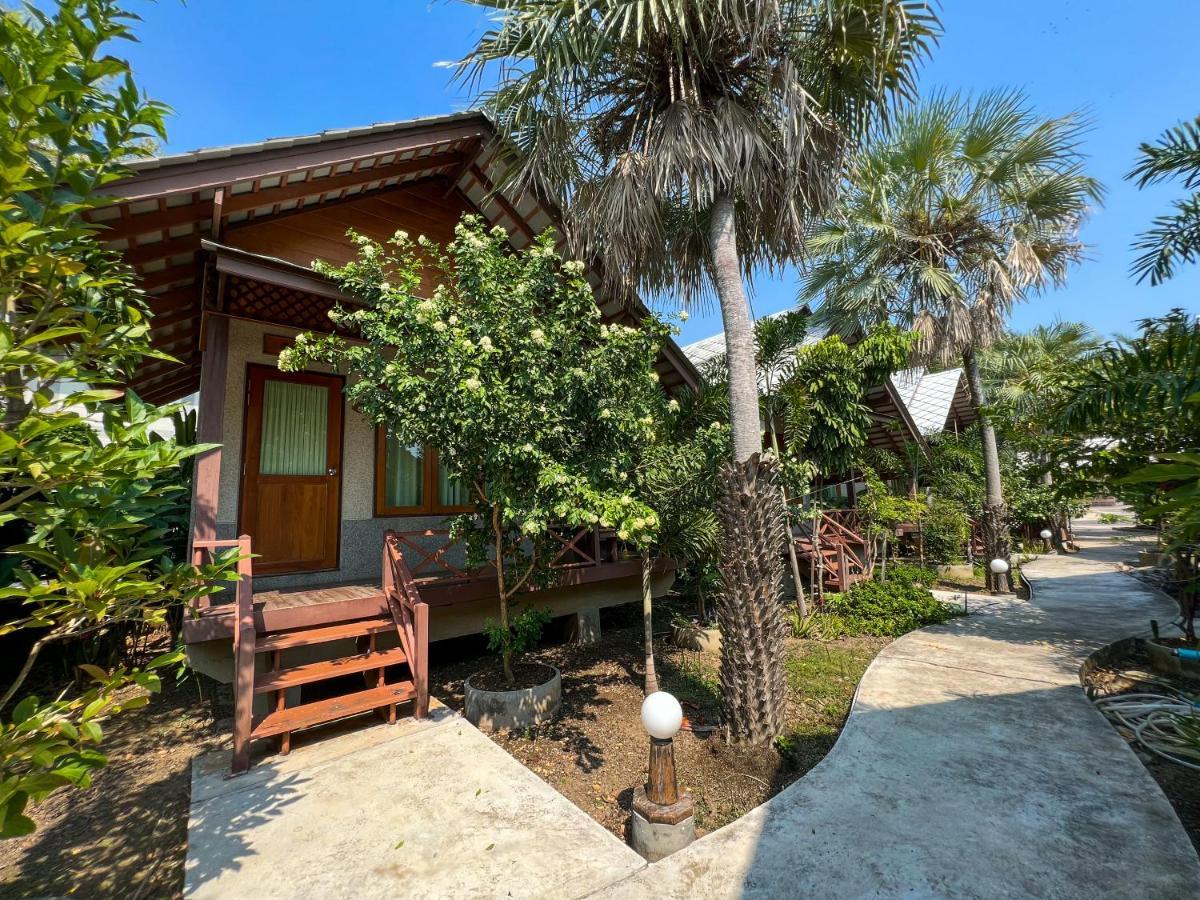 Baan Siriporn Resort - โรงแรมบ้านศิริพร รีสอร์ท Samut Songkhram Dış mekan fotoğraf