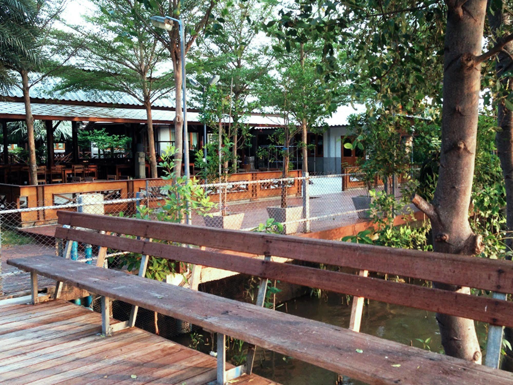 Baan Siriporn Resort - โรงแรมบ้านศิริพร รีสอร์ท Samut Songkhram Dış mekan fotoğraf