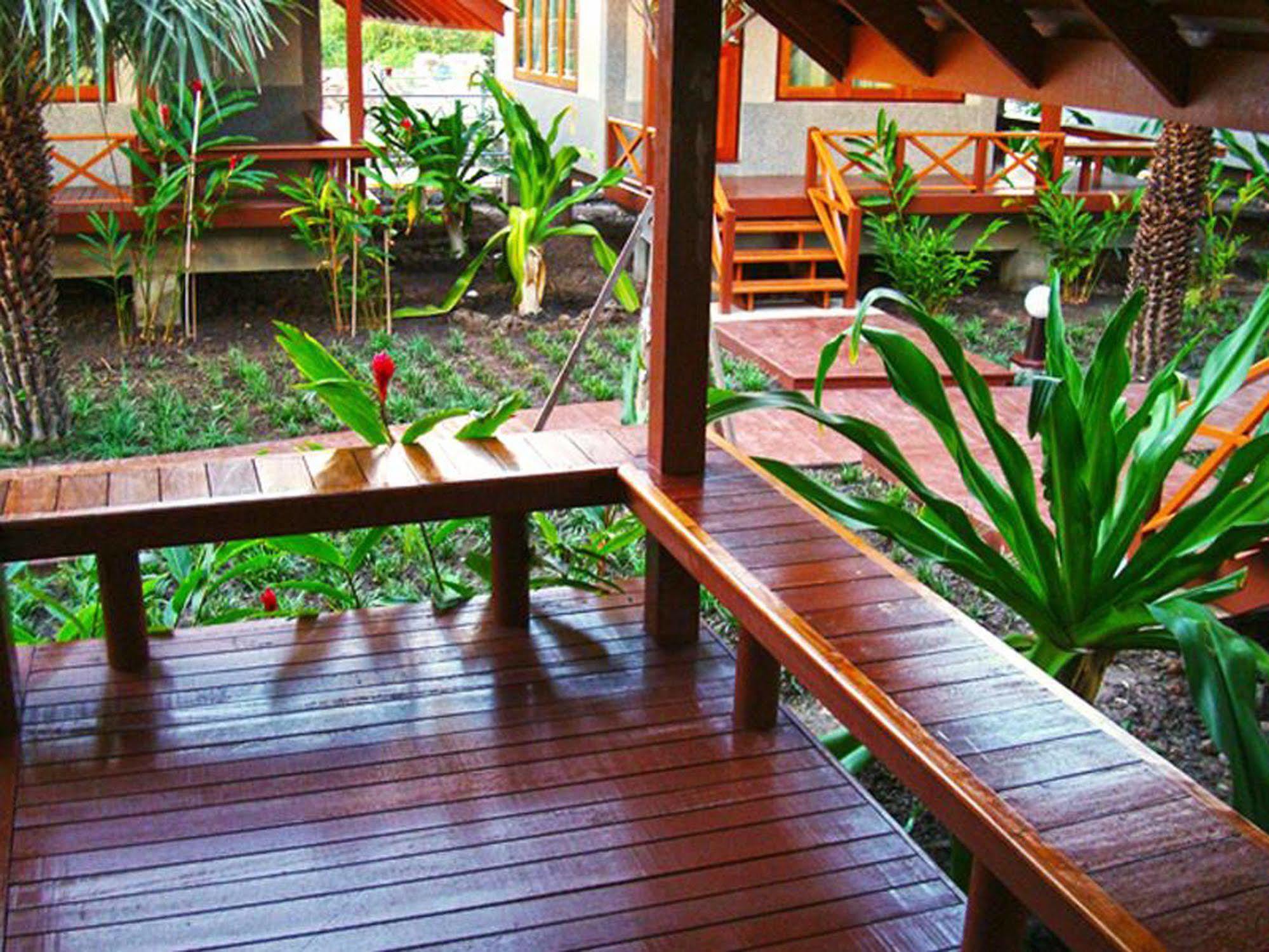 Baan Siriporn Resort - โรงแรมบ้านศิริพร รีสอร์ท Samut Songkhram Dış mekan fotoğraf