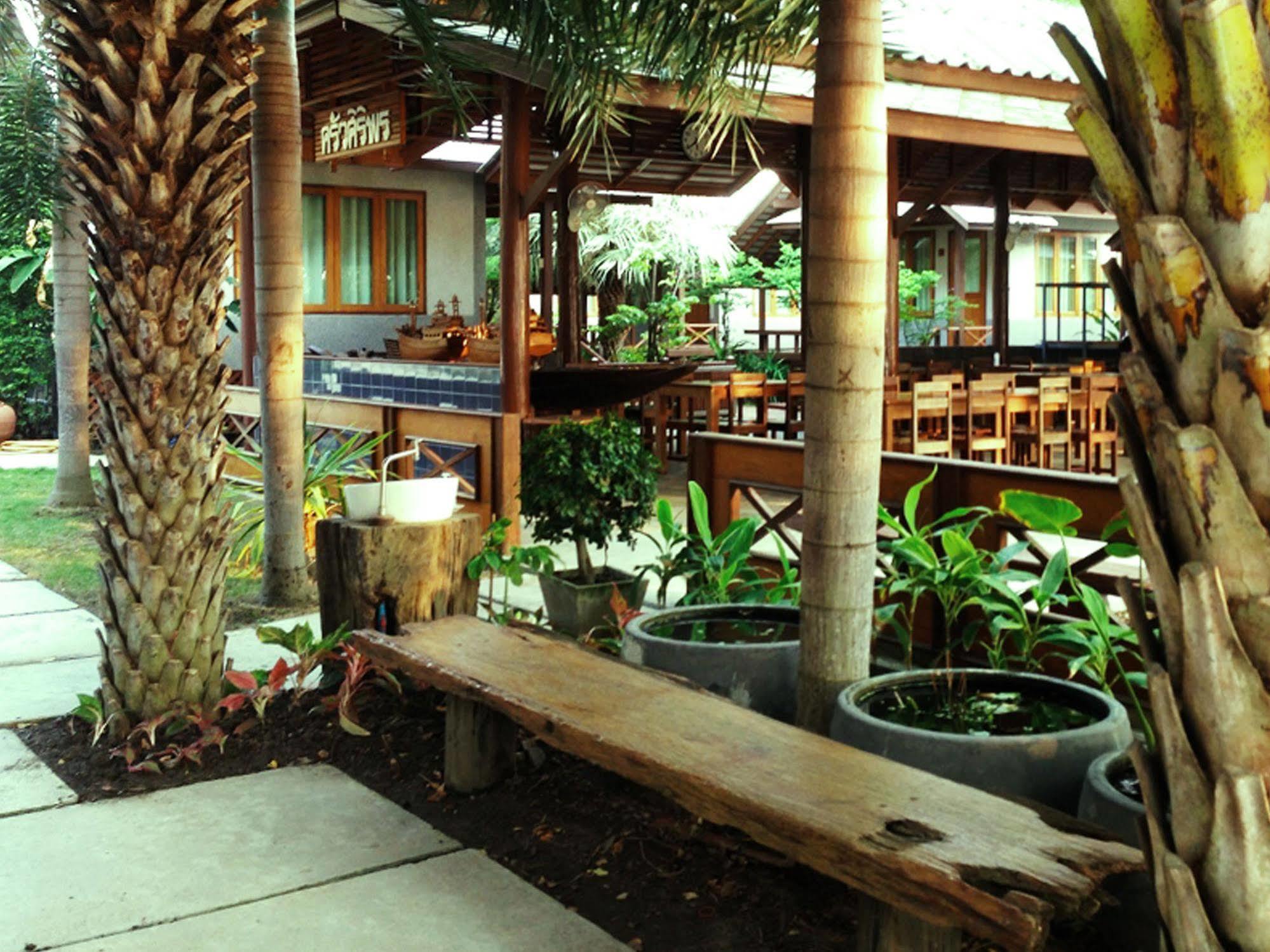 Baan Siriporn Resort - โรงแรมบ้านศิริพร รีสอร์ท Samut Songkhram Dış mekan fotoğraf