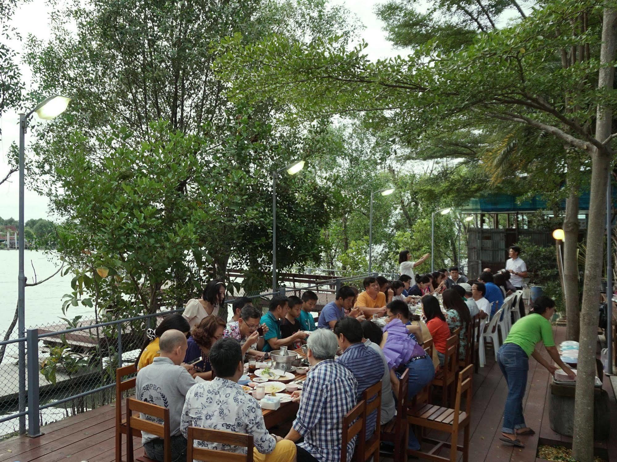 Baan Siriporn Resort - โรงแรมบ้านศิริพร รีสอร์ท Samut Songkhram Dış mekan fotoğraf
