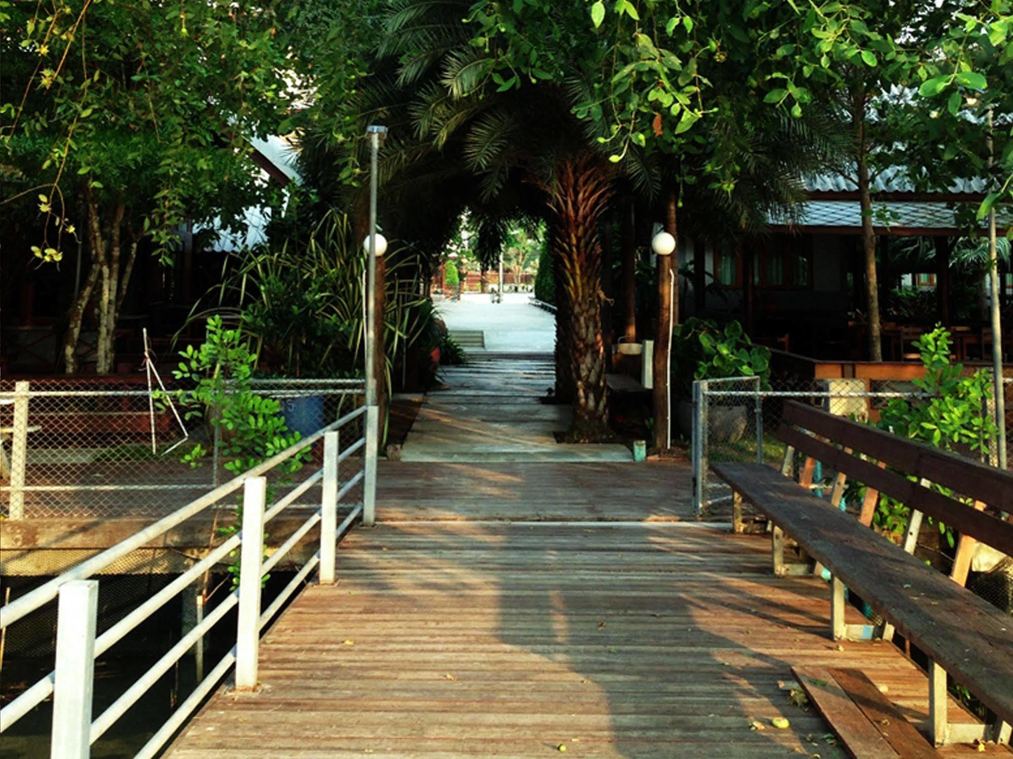 Baan Siriporn Resort - โรงแรมบ้านศิริพร รีสอร์ท Samut Songkhram Dış mekan fotoğraf