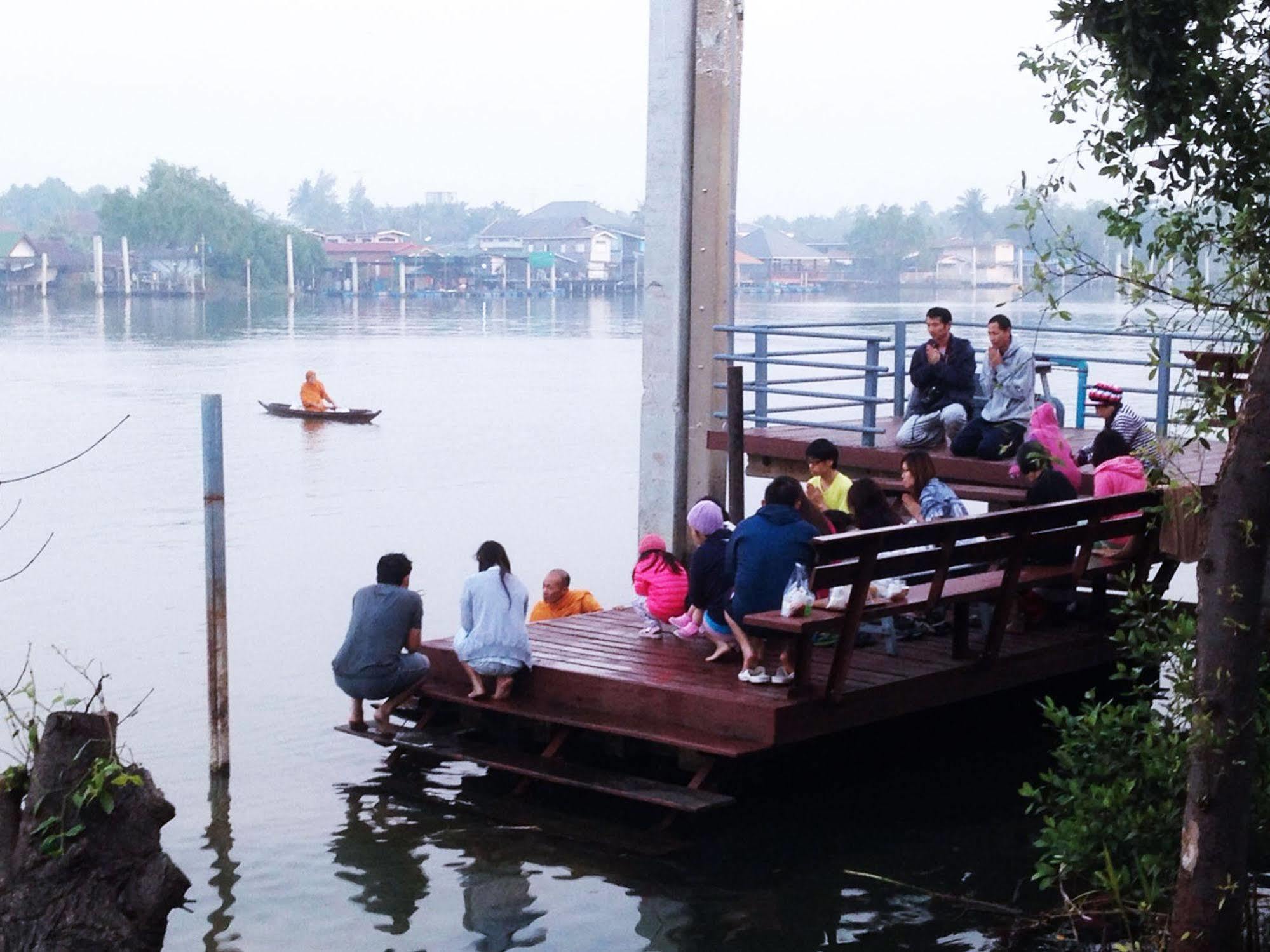 Baan Siriporn Resort - โรงแรมบ้านศิริพร รีสอร์ท Samut Songkhram Dış mekan fotoğraf