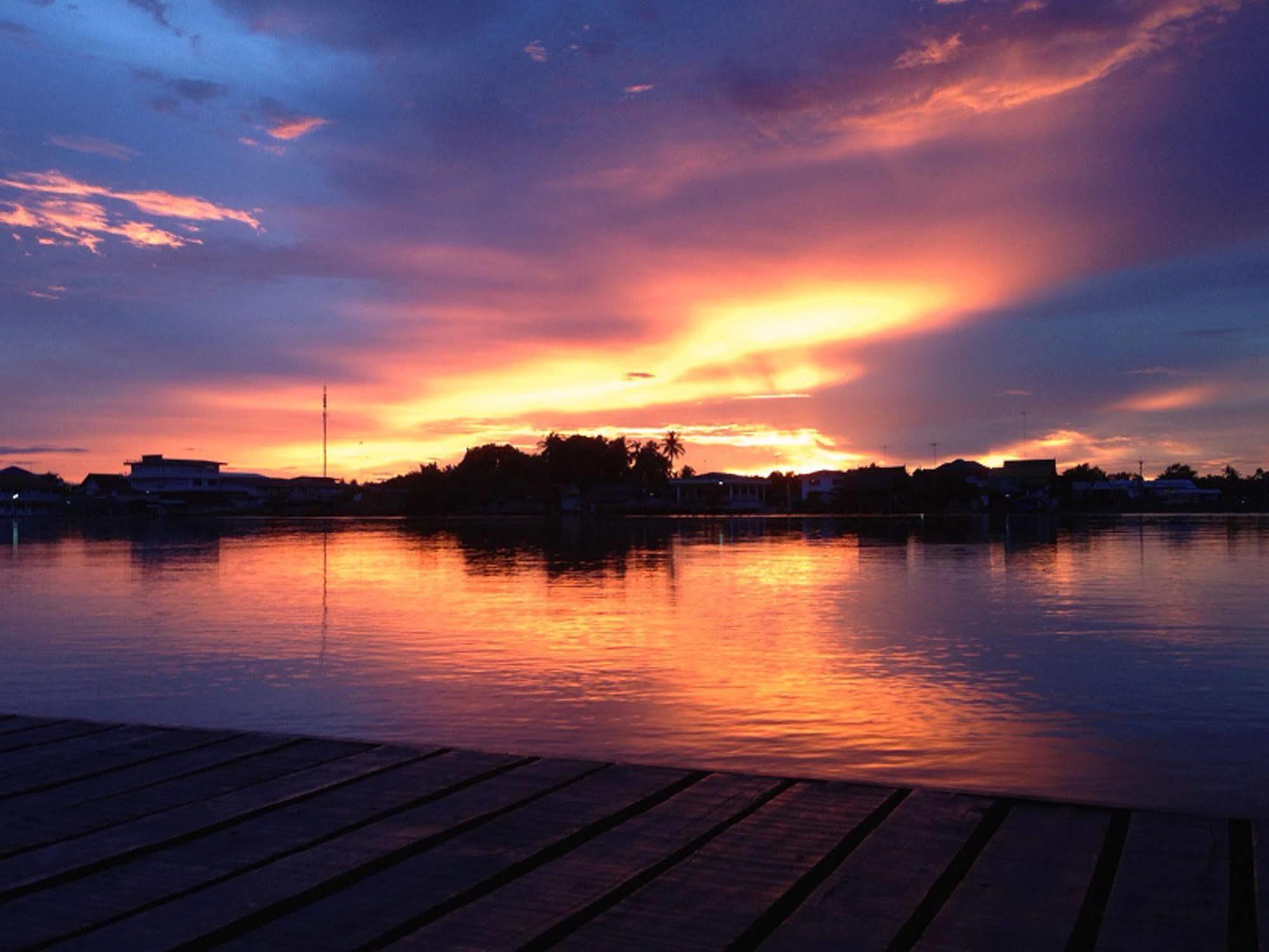 Baan Siriporn Resort - โรงแรมบ้านศิริพร รีสอร์ท Samut Songkhram Dış mekan fotoğraf