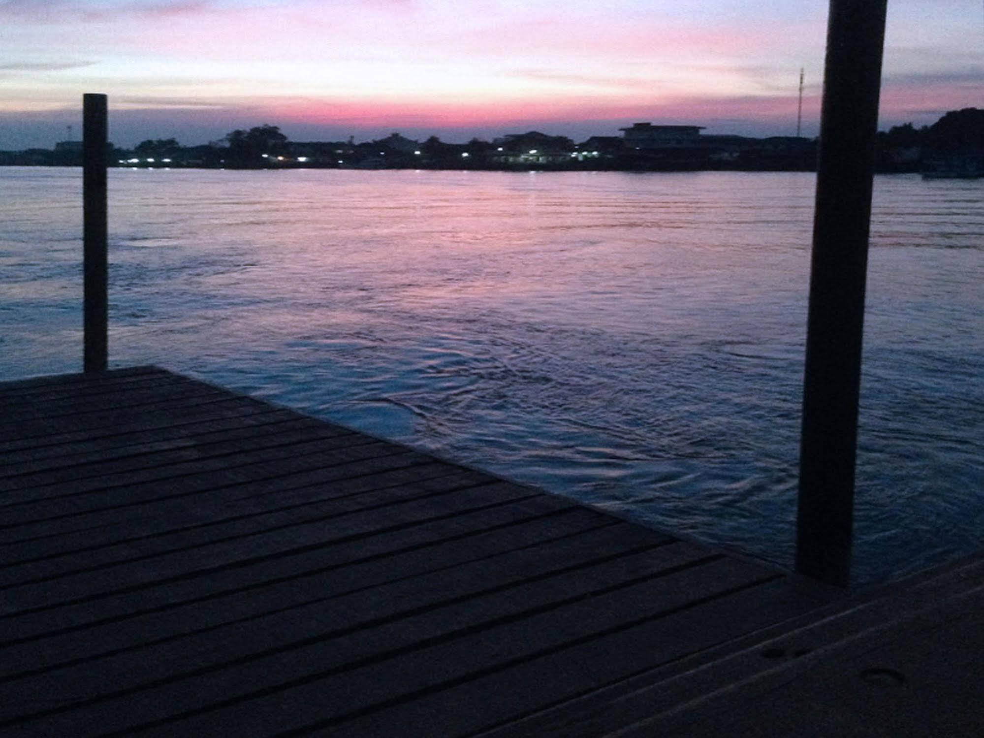 Baan Siriporn Resort - โรงแรมบ้านศิริพร รีสอร์ท Samut Songkhram Dış mekan fotoğraf