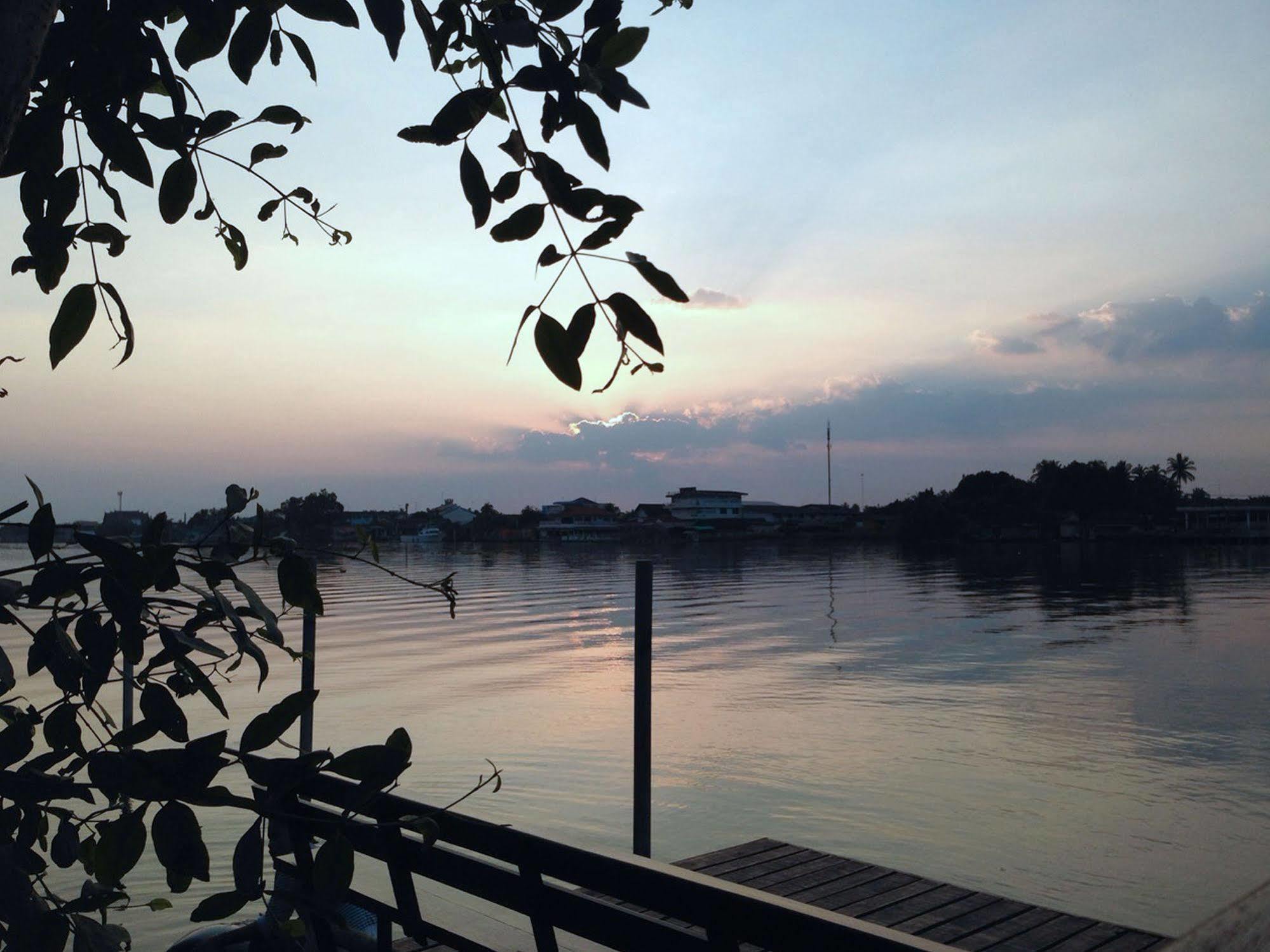 Baan Siriporn Resort - โรงแรมบ้านศิริพร รีสอร์ท Samut Songkhram Dış mekan fotoğraf