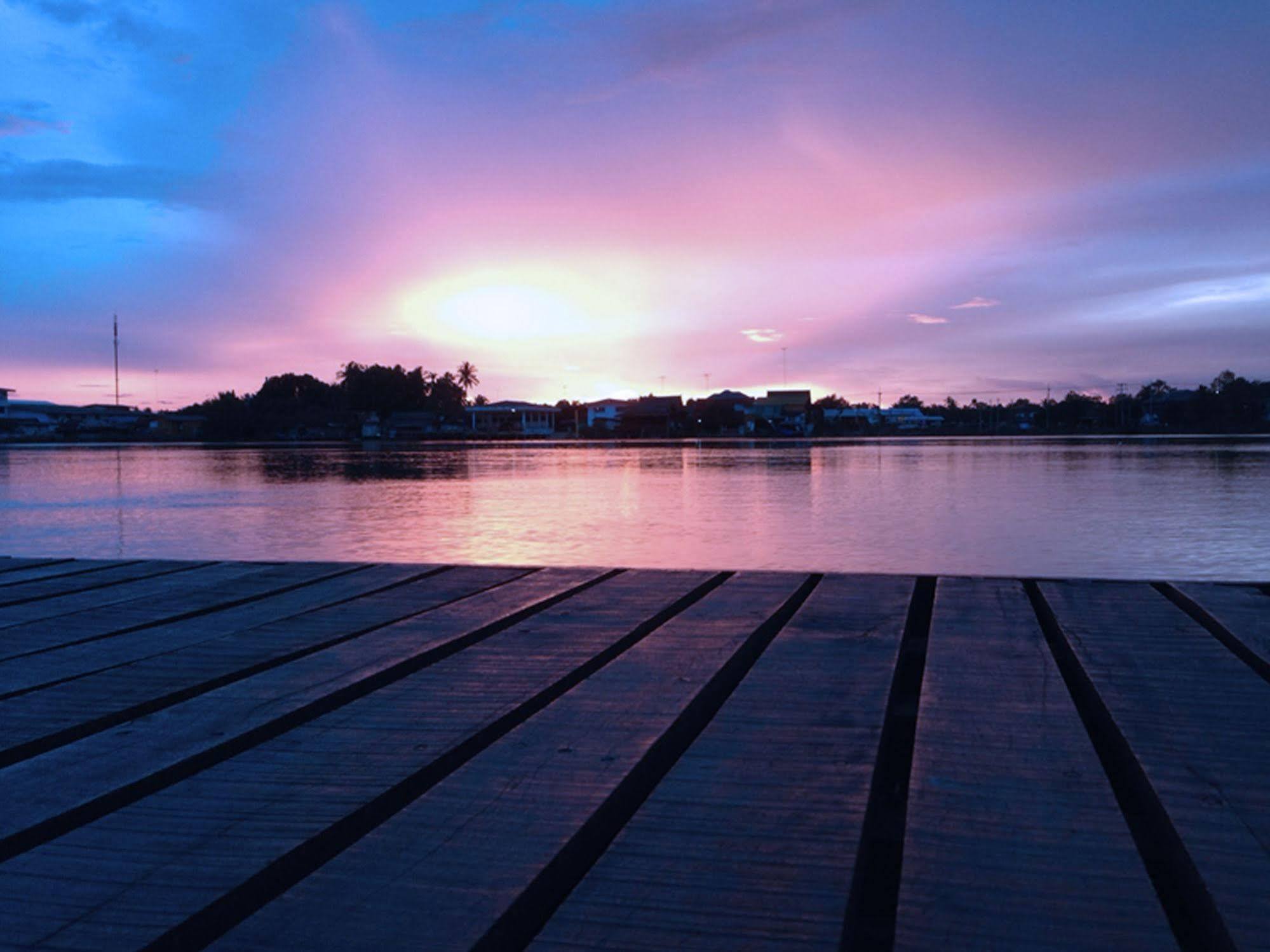 Baan Siriporn Resort - โรงแรมบ้านศิริพร รีสอร์ท Samut Songkhram Dış mekan fotoğraf